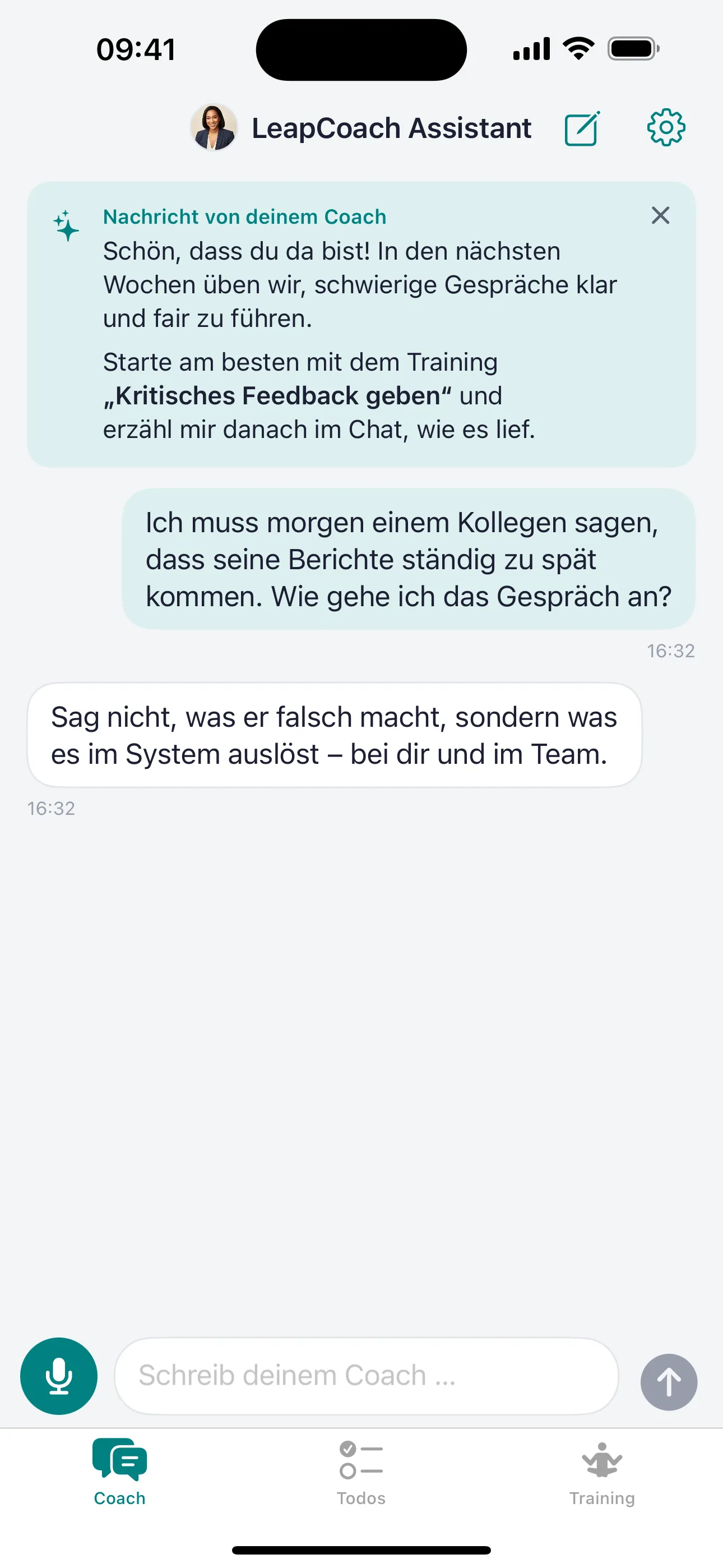 Coach-Chat in der LeapCoach-App: eine Nachricht vom Coach, eine Frage zur Vorbereitung eines Feedbackgesprächs und die Antwort